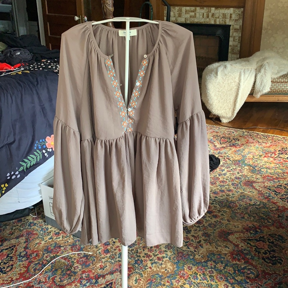 Hayden Los Angeles peasant blouse. NWOT. Retail 90